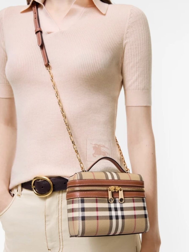 burberry model carrying a bag